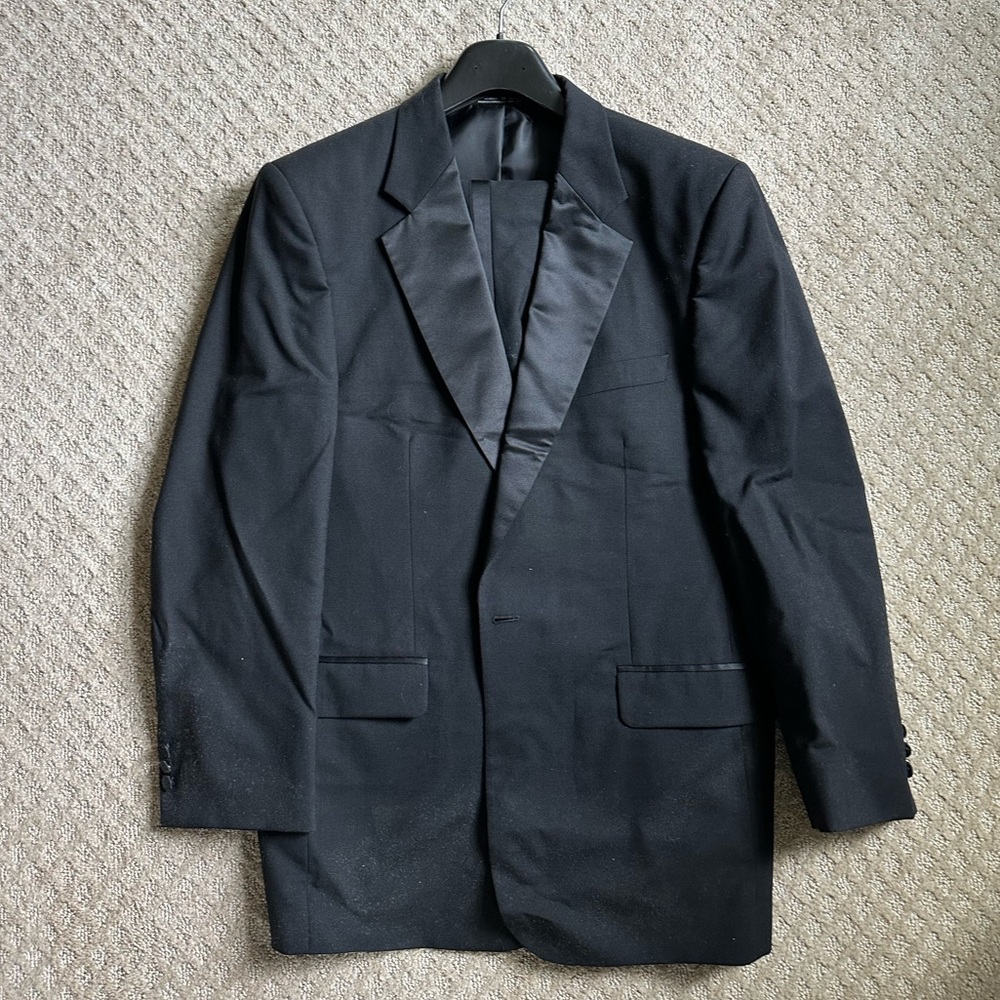 Black 100% wool tuxedo. 41R/35W